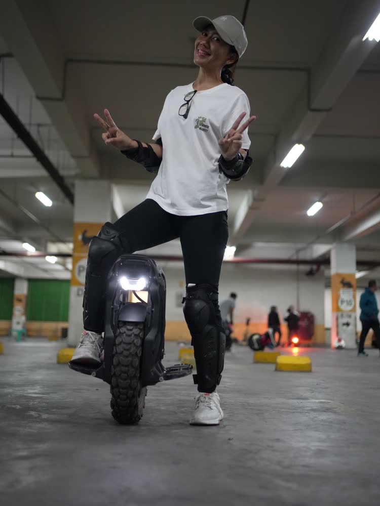 Rider throwing a peace sign mid-roll