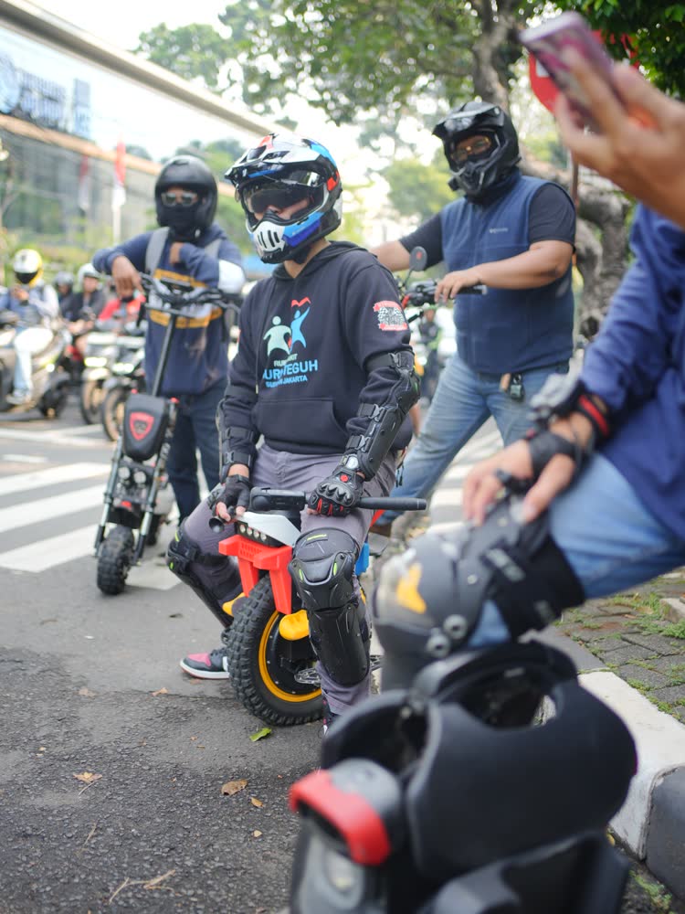 Crowd of riders waiting together at a city crossing
